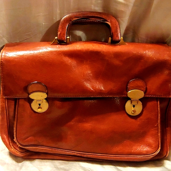 Handbags - Picture 5 of 12